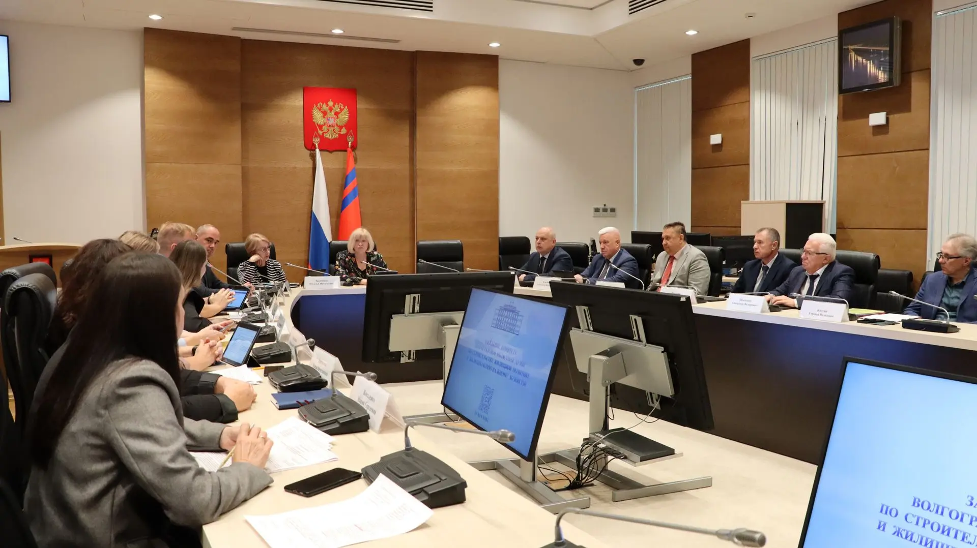 В Волгоградской области предложили закрепить жилищные гарантии для семей погибших участ...