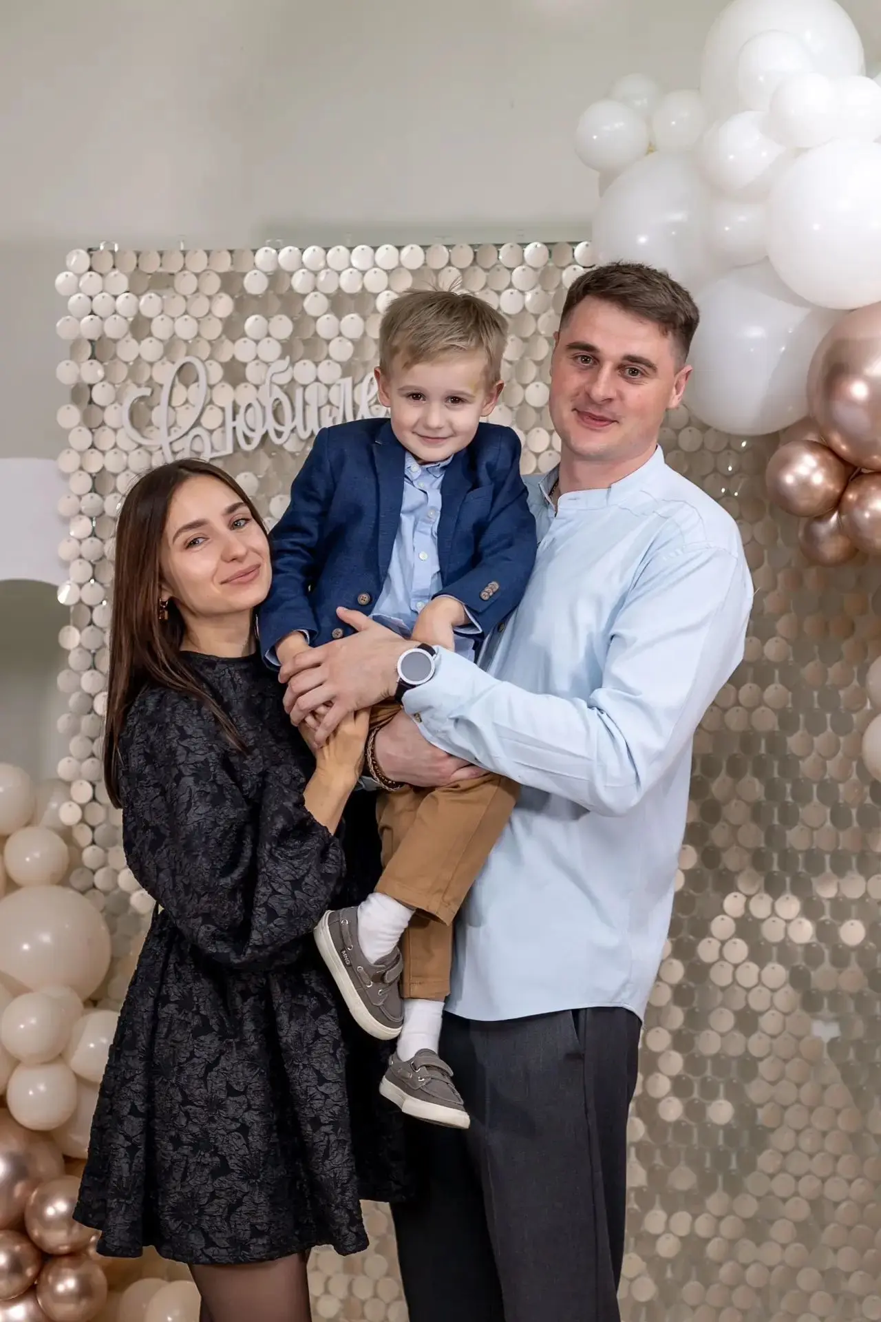 Фото-челлендж "Семейный кадр".

Кирячек Иван🥰

#МАДОУМОгКраснодарДетскийсад66 #ДеньЛюбвиСемьиИверно