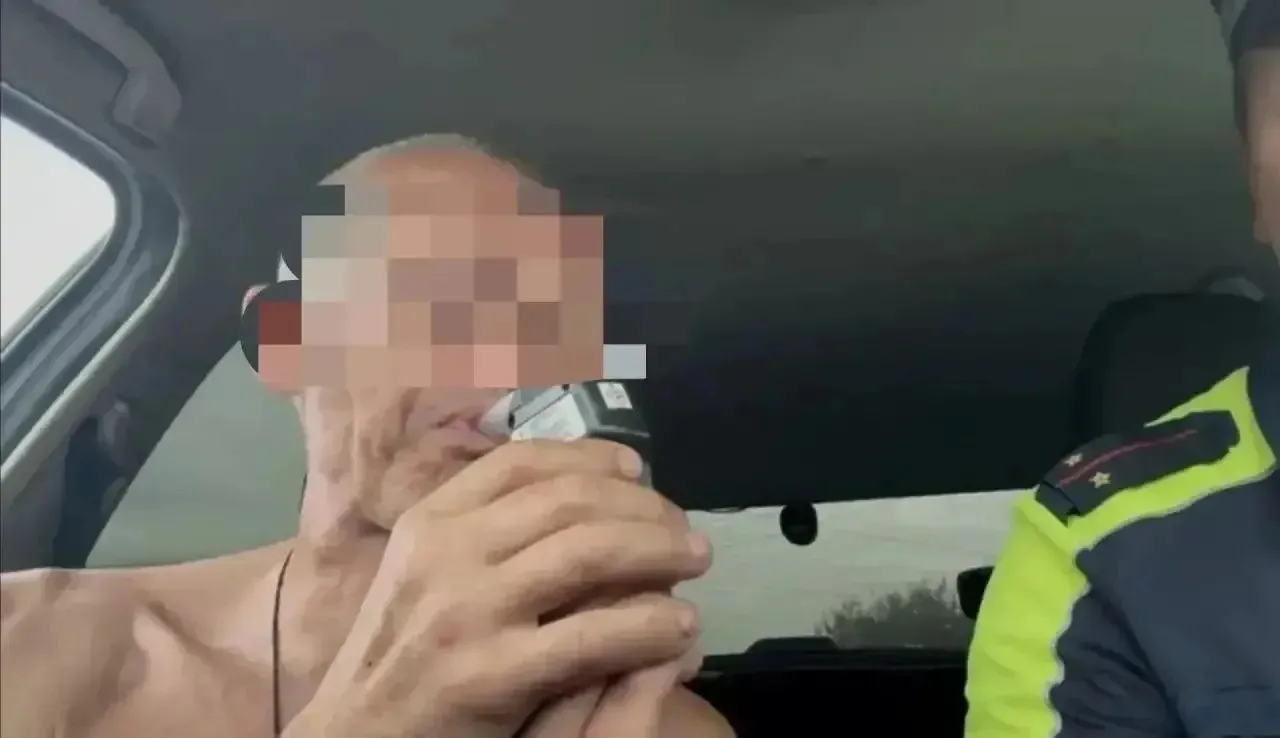 Выпил водку и поехал на машине домой.