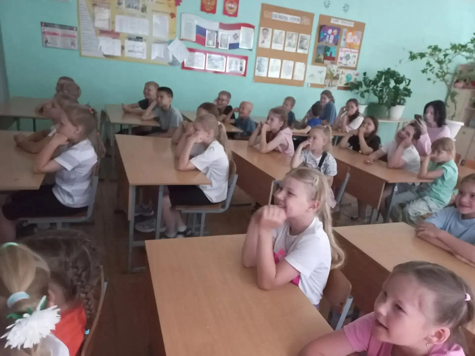 15.06.2026г
"От улыбки хмурый день светлей.."-под таким девизом прошел сегодняшний день в пришкольно