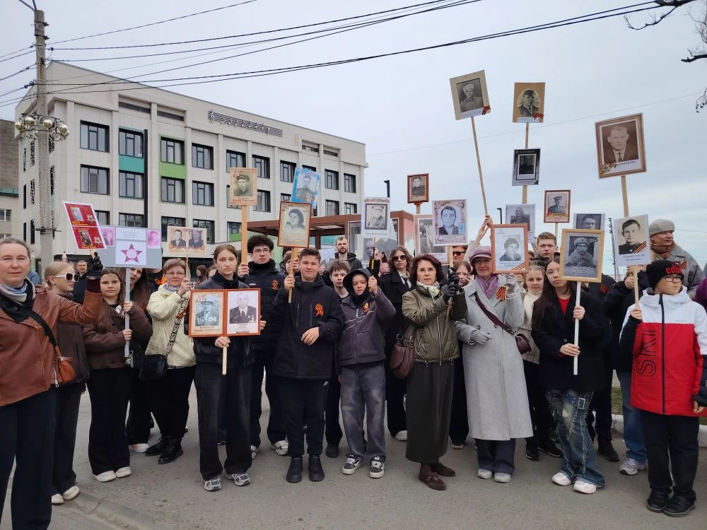 9 мая учителя, ученики и родители лицея «Надежда» встали в один строй с Бессмертным пол...