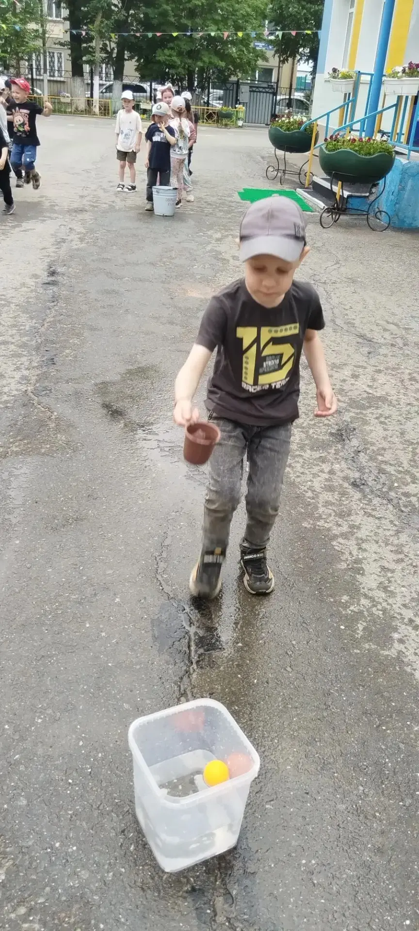 🌞 Группа «Солнышко» играет в новую игру с водой! 💧🎉

Сегодня у нас была настоящая эстафета 💦🏃‍♂