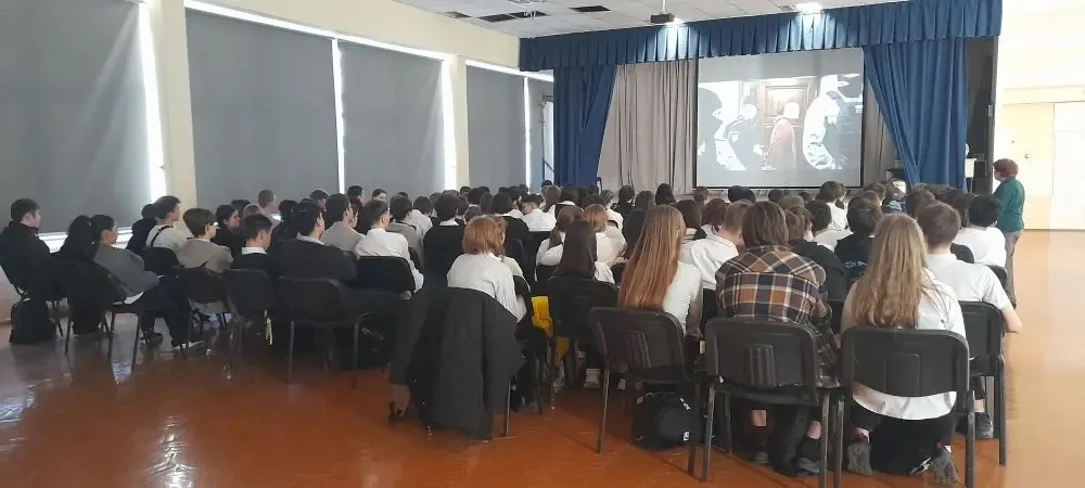 В  нашей школе  в рамках программ гражданско‑патриотического воспитания и профилактики экстремизма  