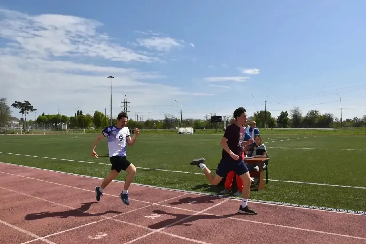 🏃‍♂️🏅 13 мая состоялся турнир по лёгкой атлетике среди юношей и девушек в рамках Студенческой спорти