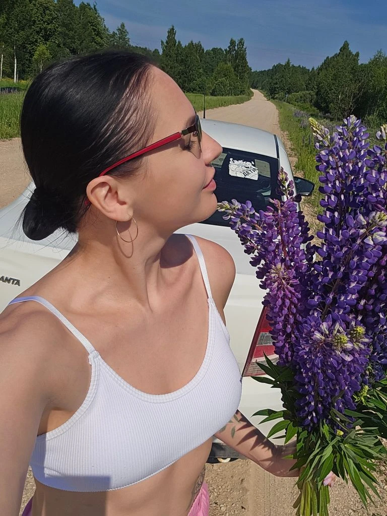 До понедельника уехала в деревню, поэтому немного летнего вайба вам в ленту☺️🌞