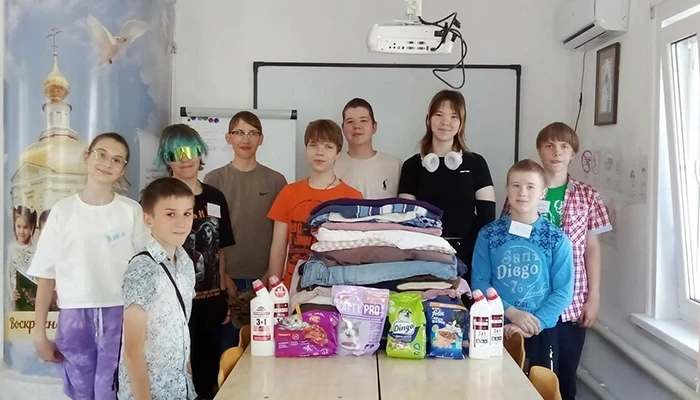 Воспитанники летнего православного лагеря Никольского кафедрального собора под руководством иерея Ми