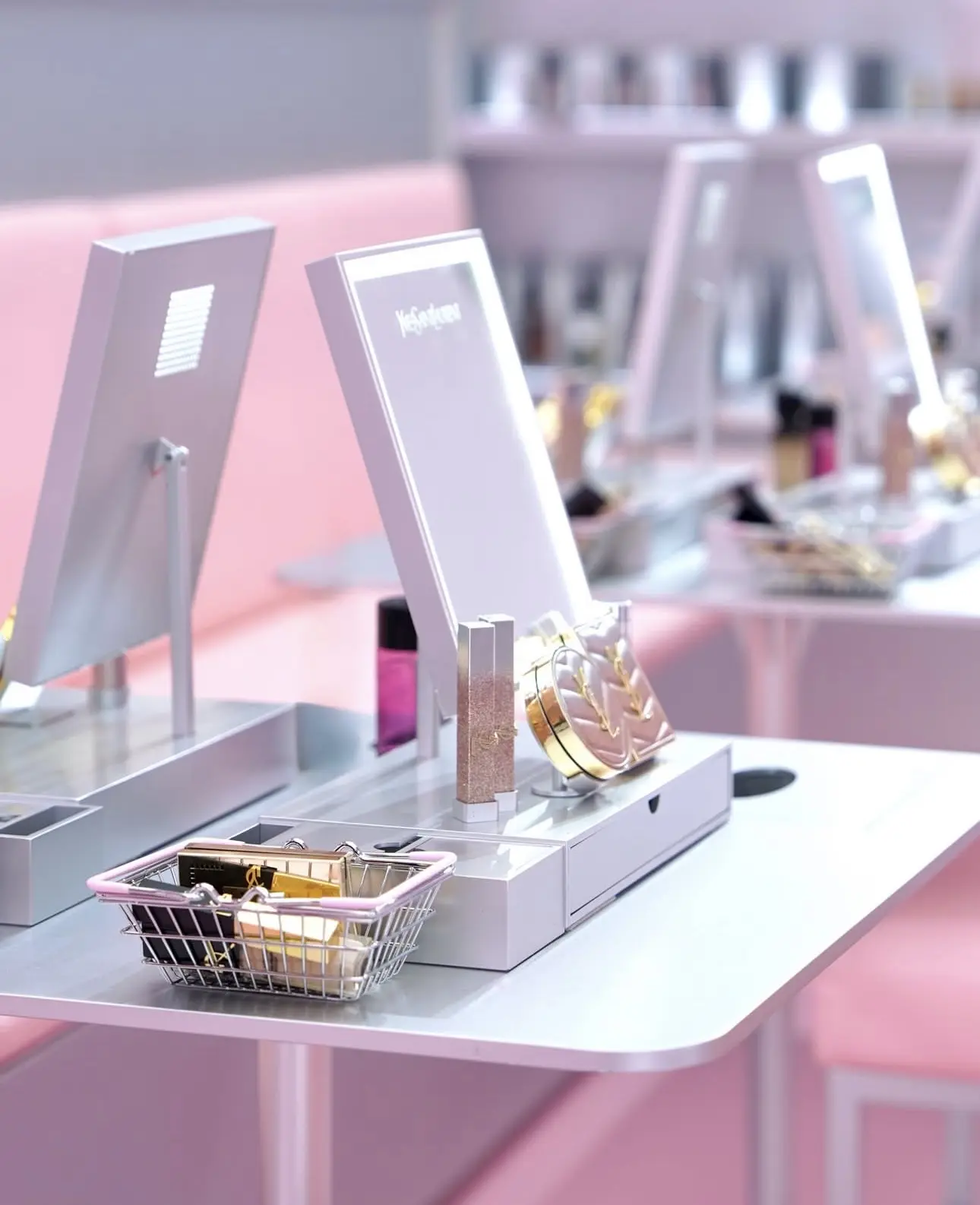 YSL запустил Lovestore в Ханчжоу — новый pop-up формат, который объединяет красоту, стиль и уютную а