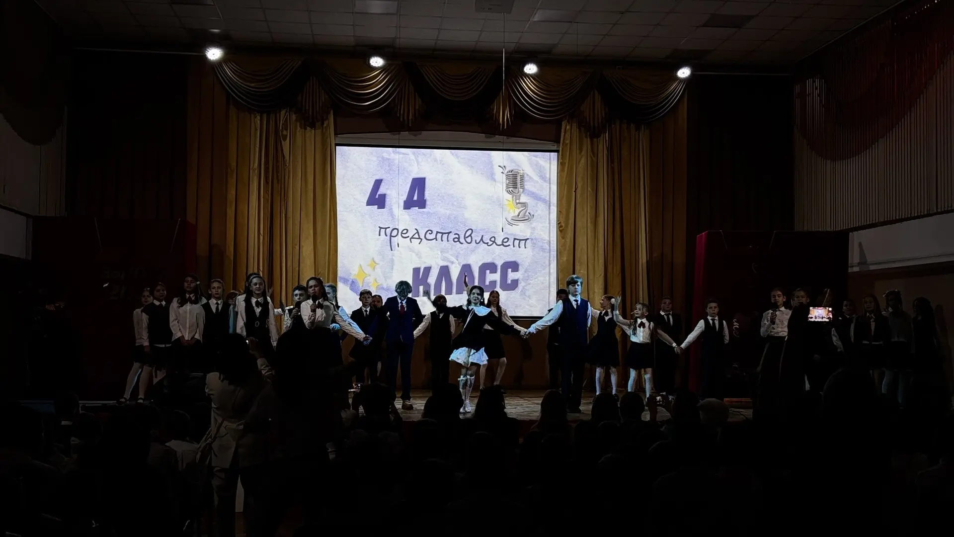 🎓✨ ПОСЛЕДНИЙ ЗВОНОК В 4-Х КЛАССАХ! ✨🎓  Вчера в нашей гимназии прошёл трогательный и радостный праздн