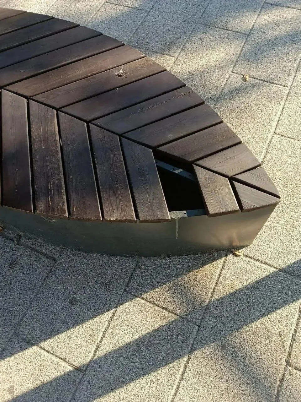 🤬 Вандалы продолжают громить парки в Луганске
