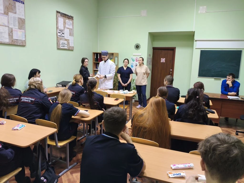 Не просто теория! Наши будущие полицейские учились спасать.