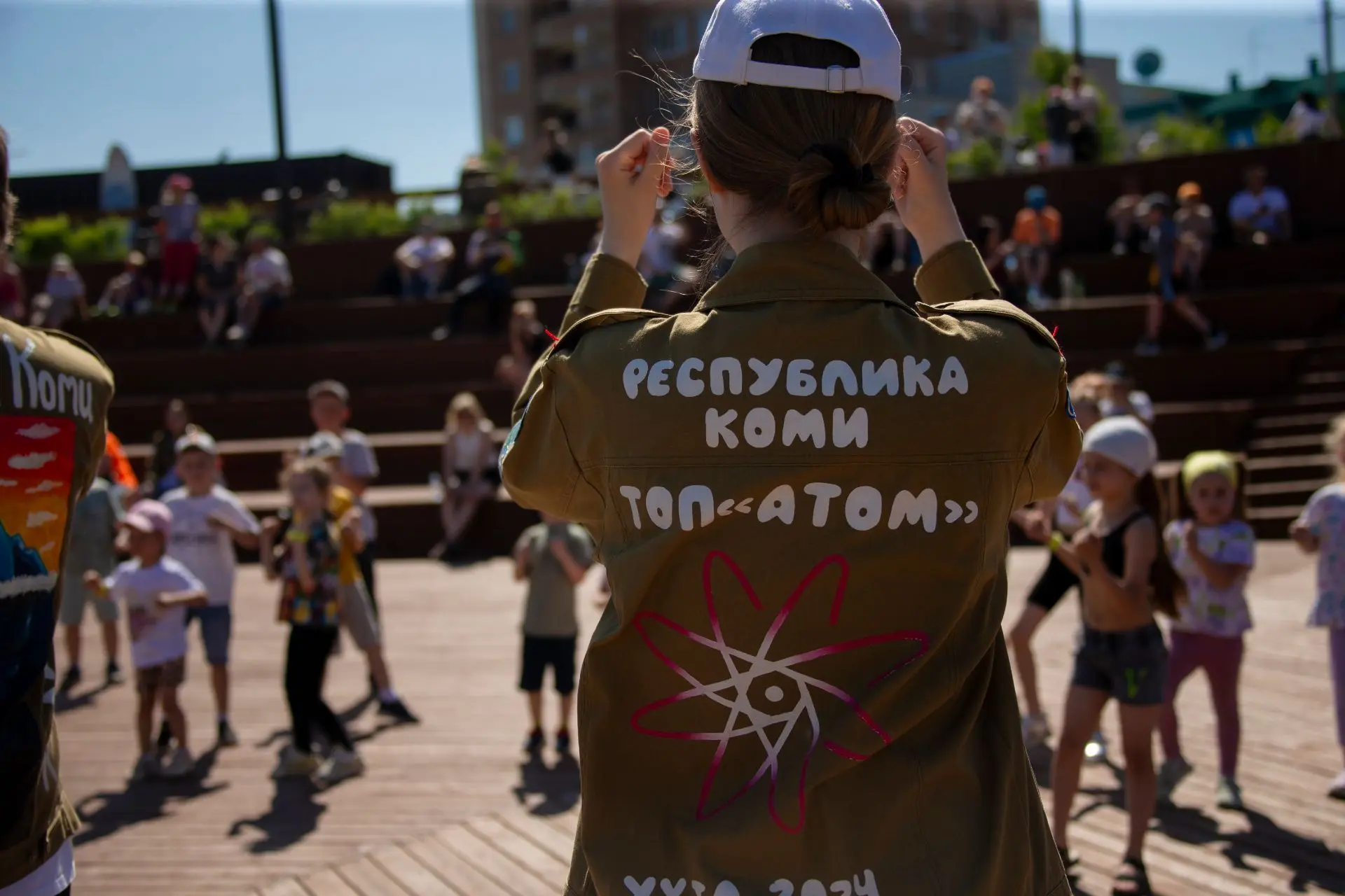 Танцевальный флешмоб от студенческих отрядов УГТУ зарядил велодень энергией! 🚴‍♂️💃

На набережной 