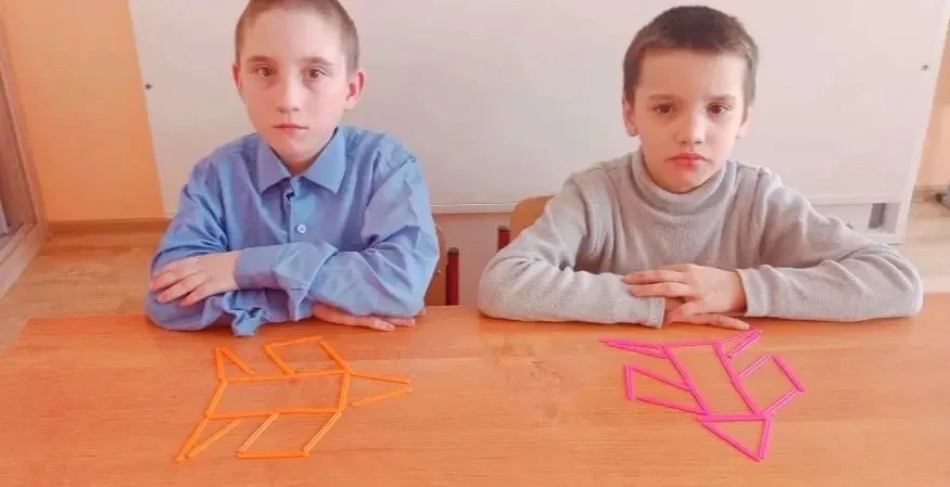 В преддверии праздника "День Космонавтики" учащиеся 4 класса на уроке предметно- практи...