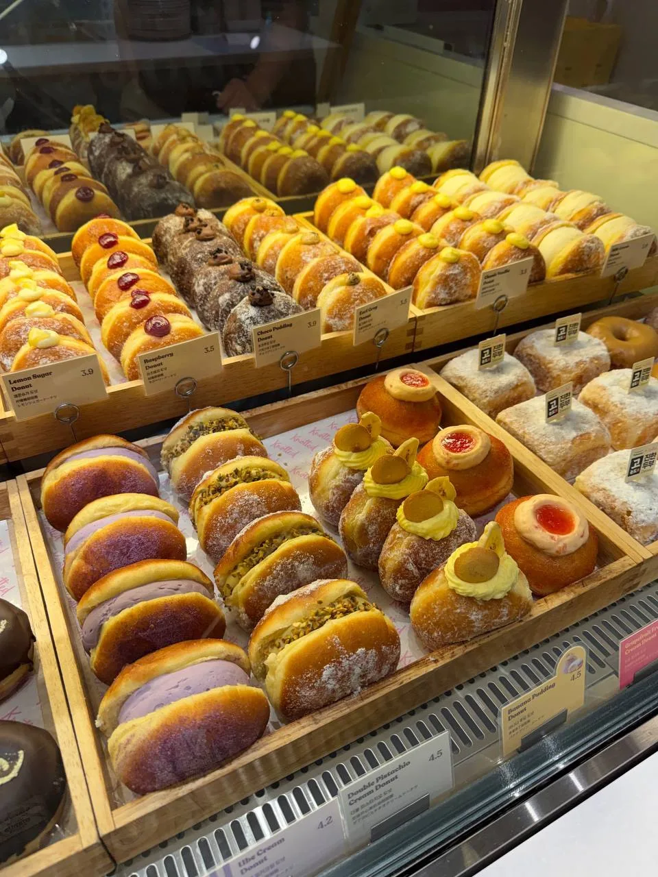 На завтрак тайская лапша том ям и дубайские пончики 🤤 
Сегодня пятница, а это значит что мы едем к 