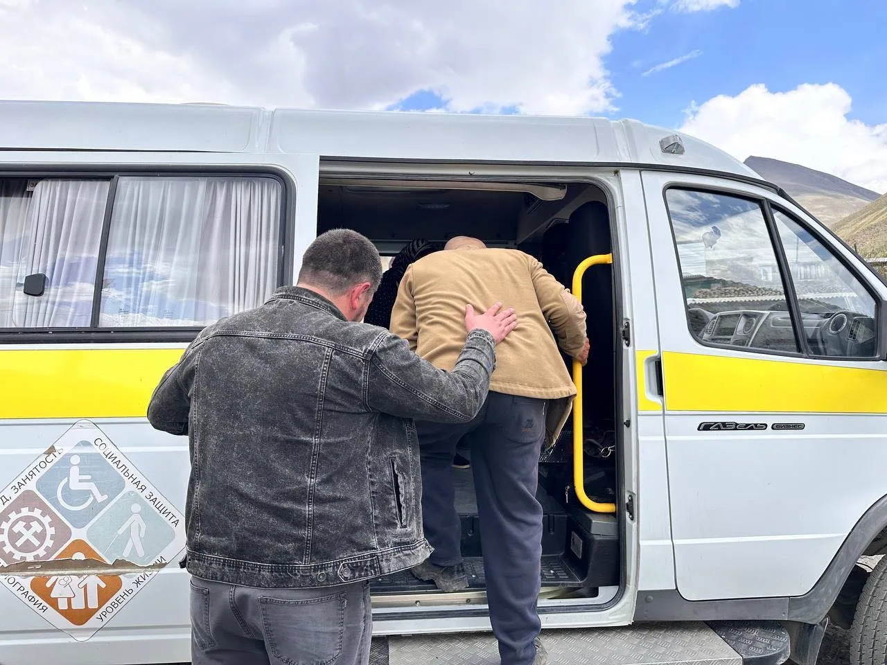 🚐 Мобильная бригада Минтруда РД помогла жителям села Шиназ пройти диспансеризацию  🇷🇺 В рамках нацио