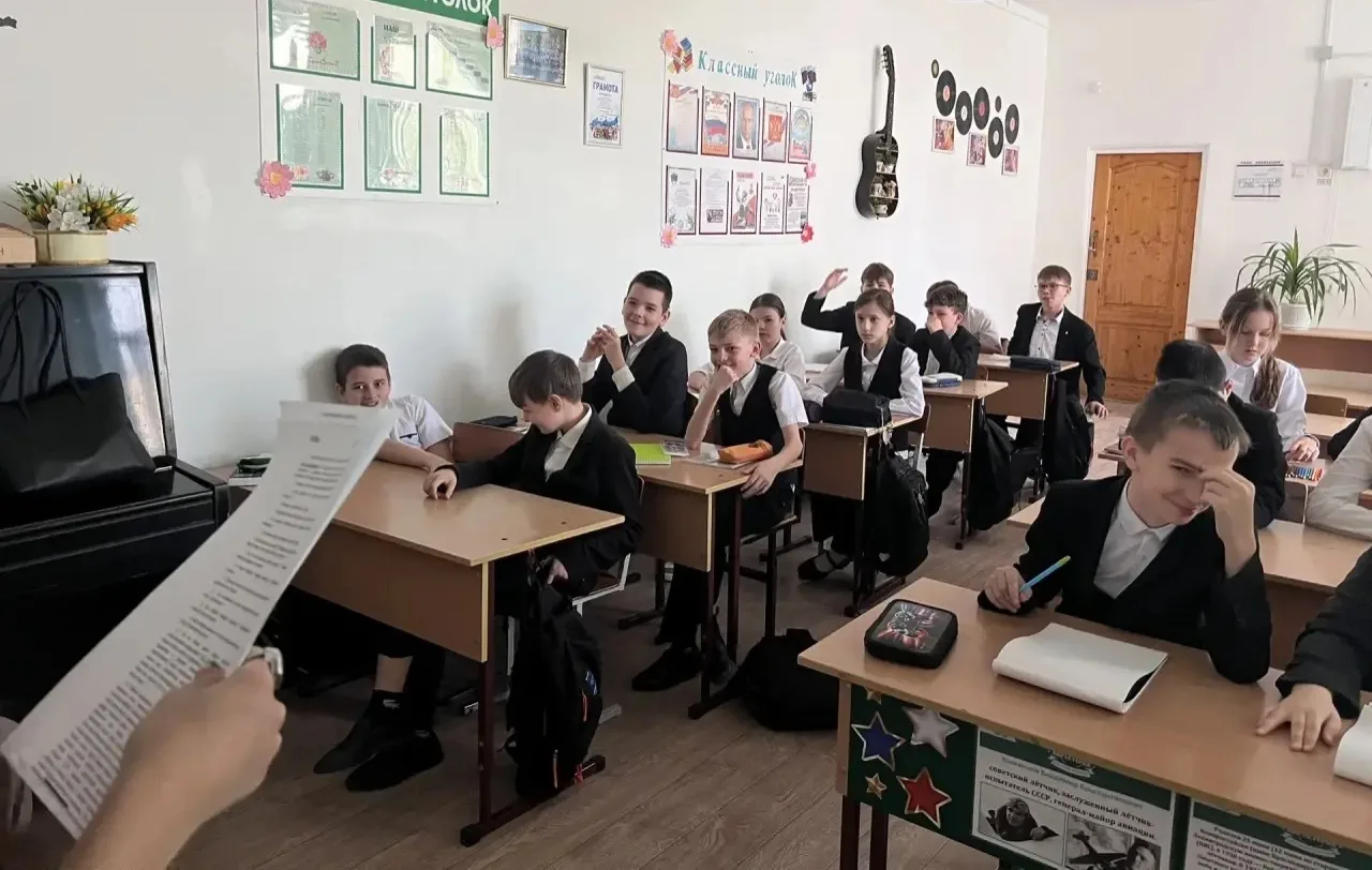 🚀 Неделя Космонавтики открыта!   🪐🌏Активисты Движения Первых нашей гимназии провели увлекательное пр