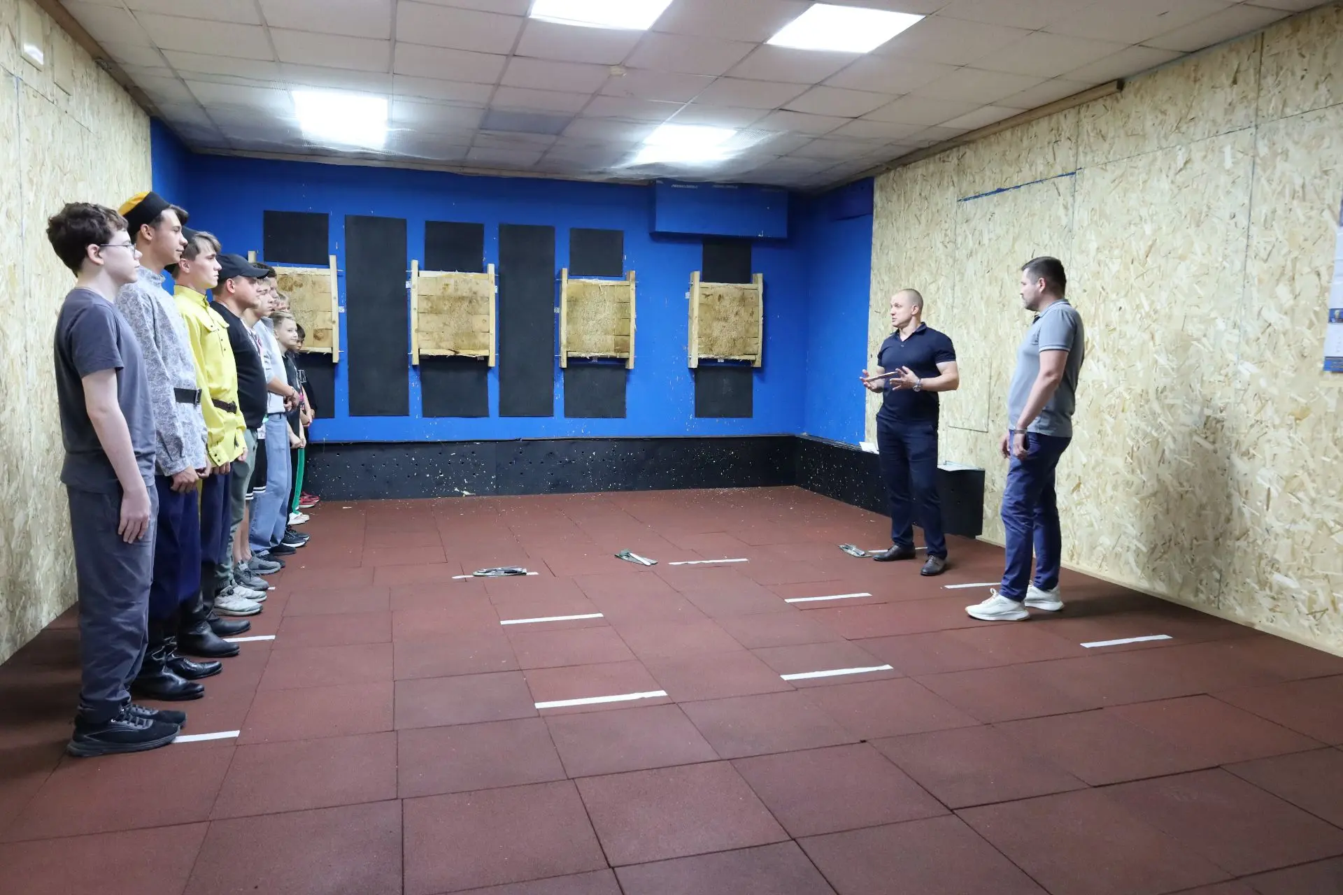 В Биробиджане прошла открытая тренировка по спортивному метанию ножа