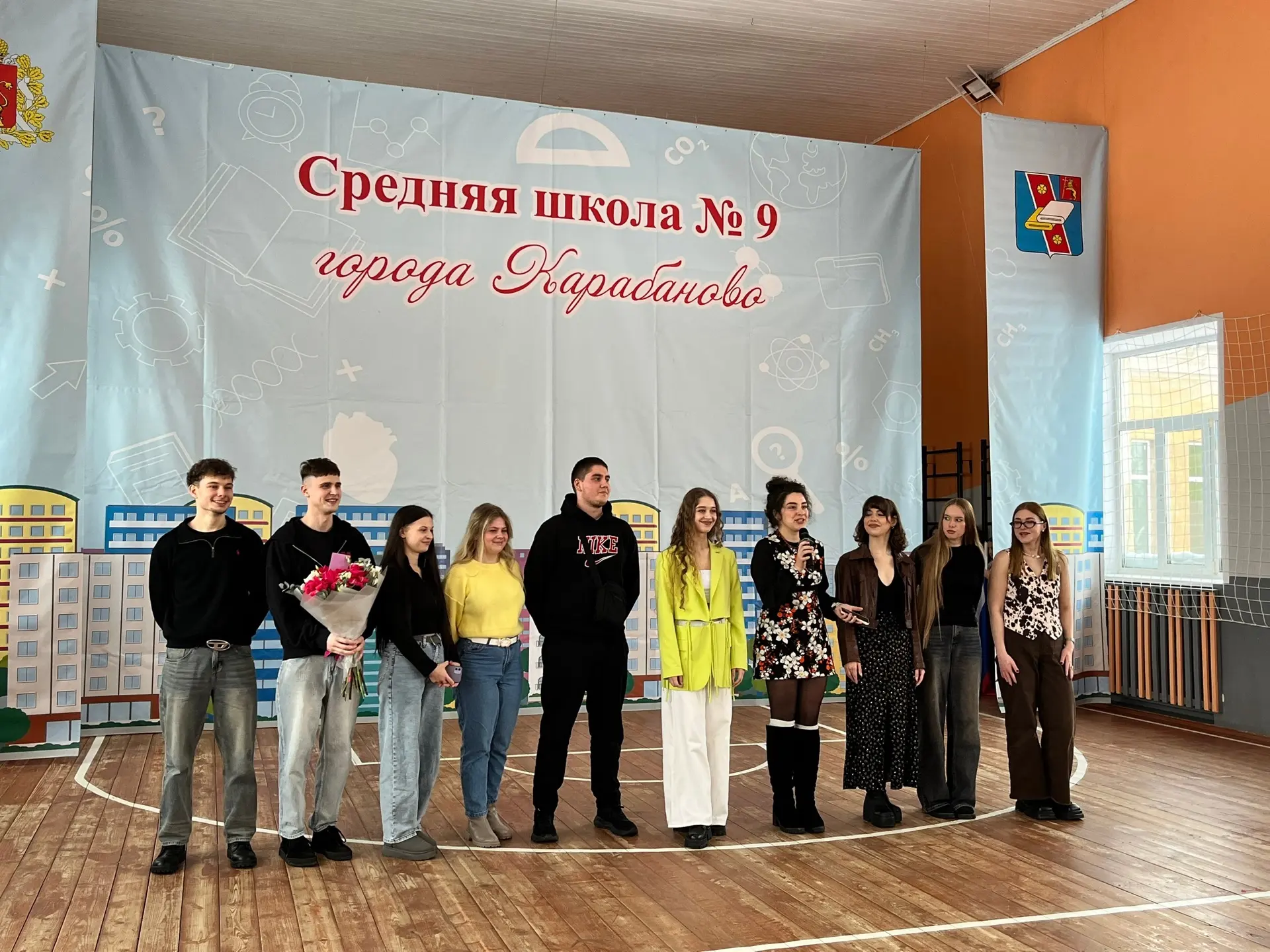 ВЕЧЕР ШКОЛЬНЫХ ДРУЗЕЙ   🧑‍🎓 В субботу в школе прошёл тёплый и душевный вечер встречи выпускников.  ❤