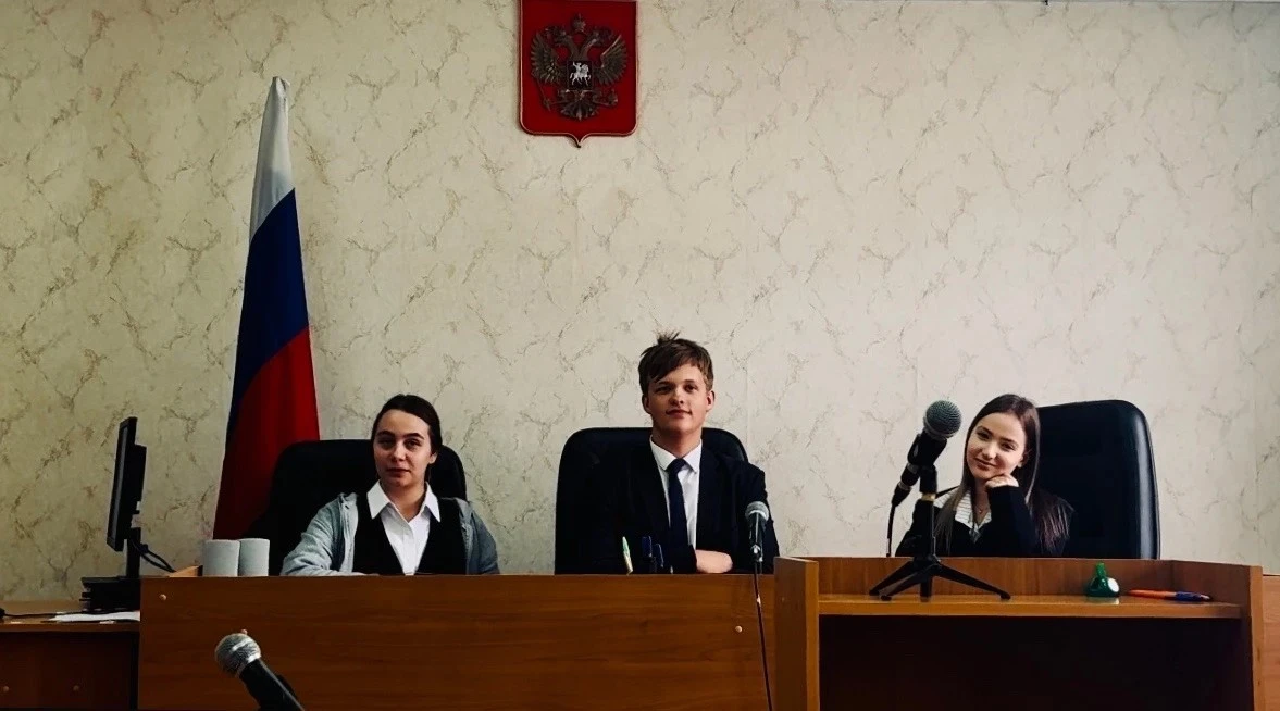 Погружение в мир правосудия: визит в Сычёвский районный суд