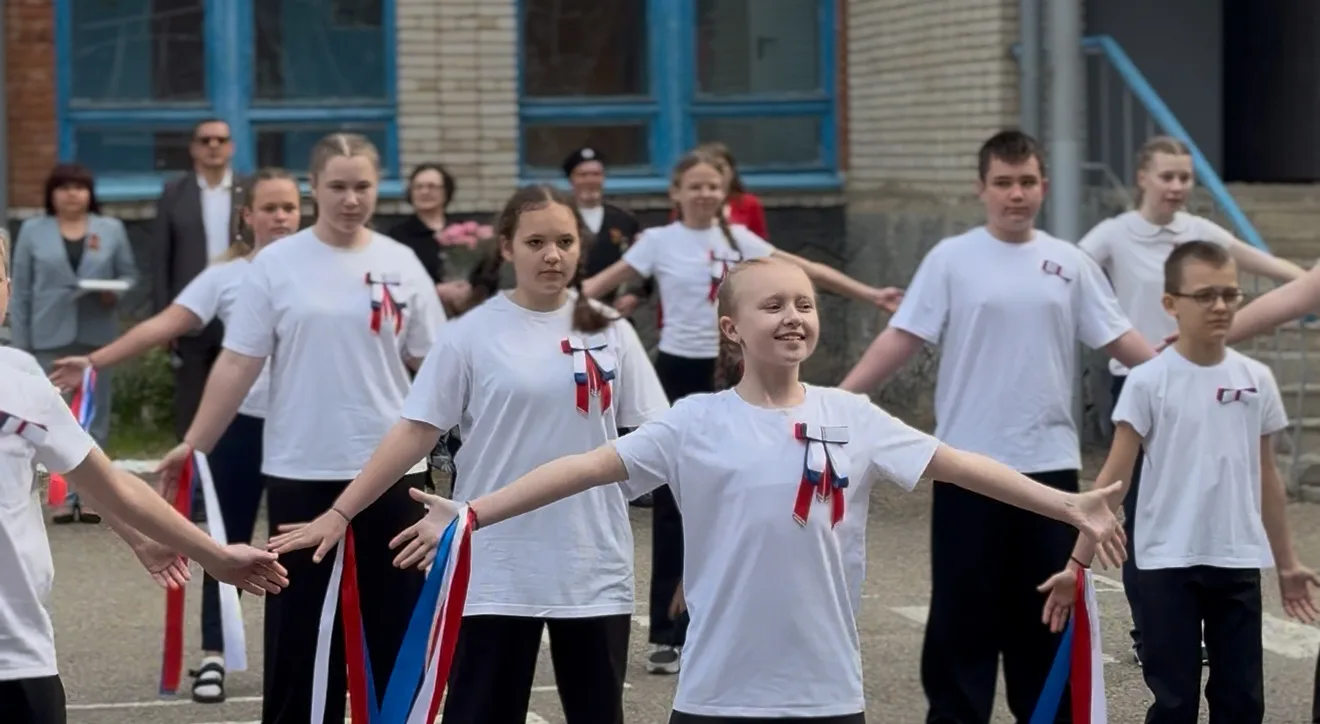 ⭐️🎖️🕊️ТОРЖЕСТВЕННЫЙ ПРАЗДНИК В НАШЕЙ ШКОЛЕ: ДЕНЬ ПОБЕДЫ!  🎆  Сегодня в стенах нашей любимой школы со