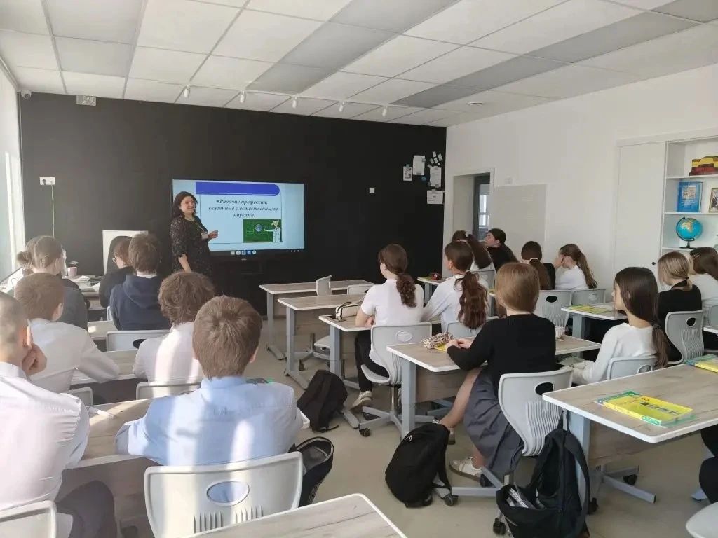 Неделя естественных наук в гимназии начинается 🧪 🌍   В рамках недели естественных наук сегодня учащи