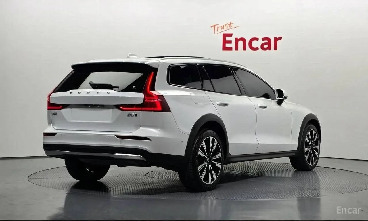 ДОСТУПЕН В КОРЕЕ
 Volvo V60 Cross Country B5 Ultimate AWDГод выпуска 2023

Пробег 17 900 км
Объем дв