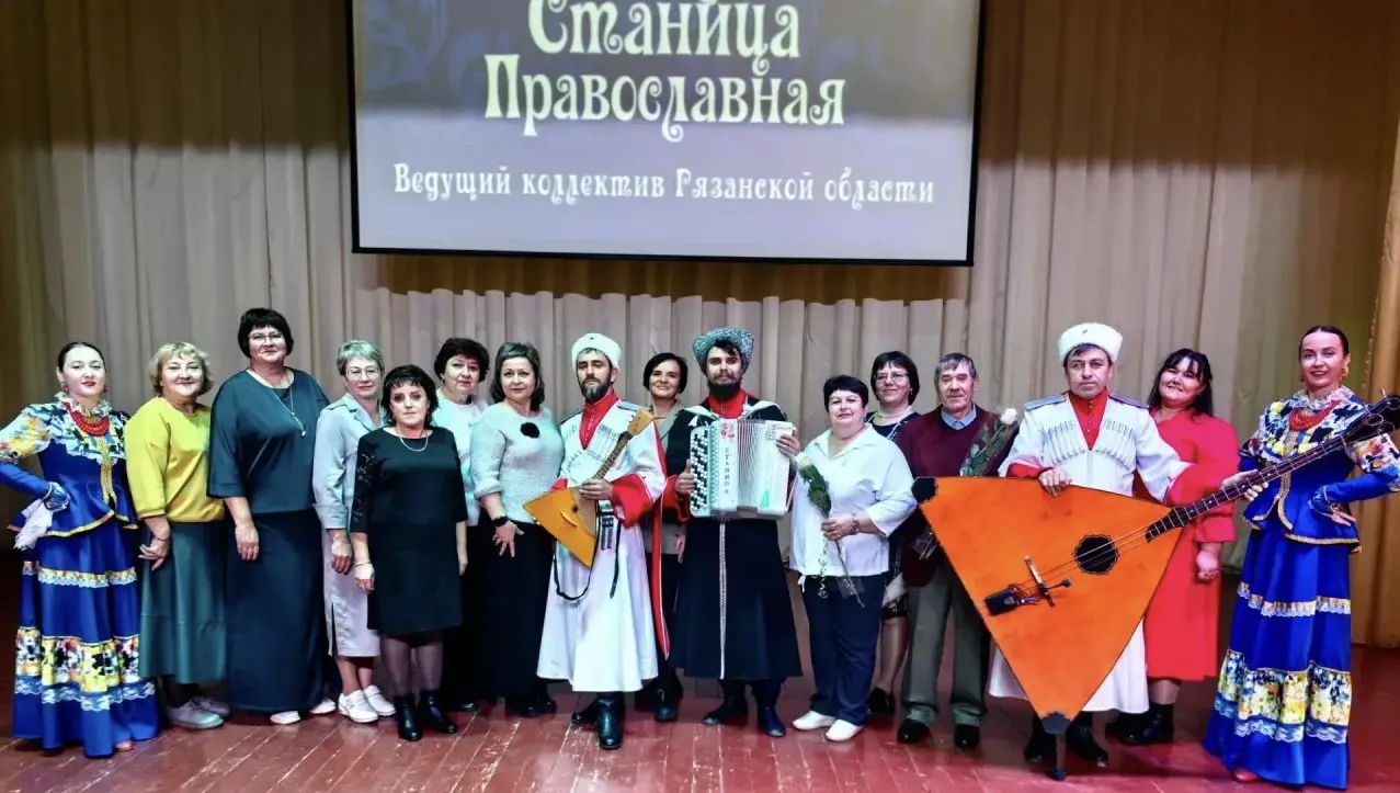 Коллектив МБОУ Смолеевской основной школы посетил праздничный концерт, посвященный Дню ...