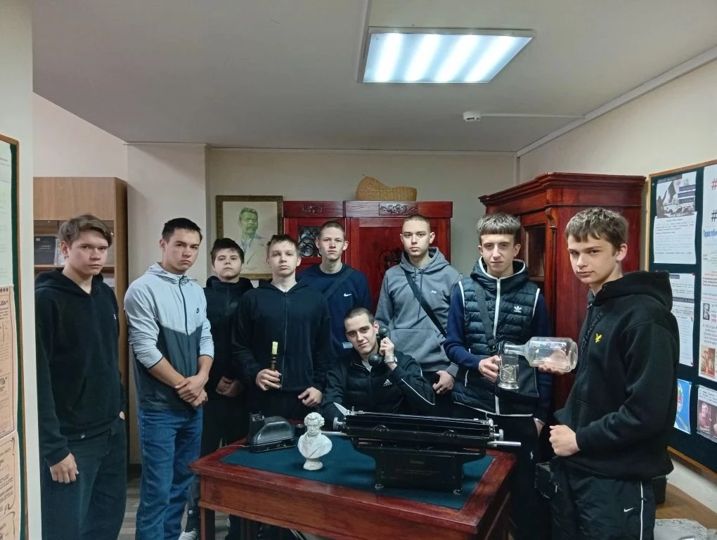 Сызрань литературная: репортаж из Центральной библиотеки  Студенты из клуба «Юный журналист» Сызранс