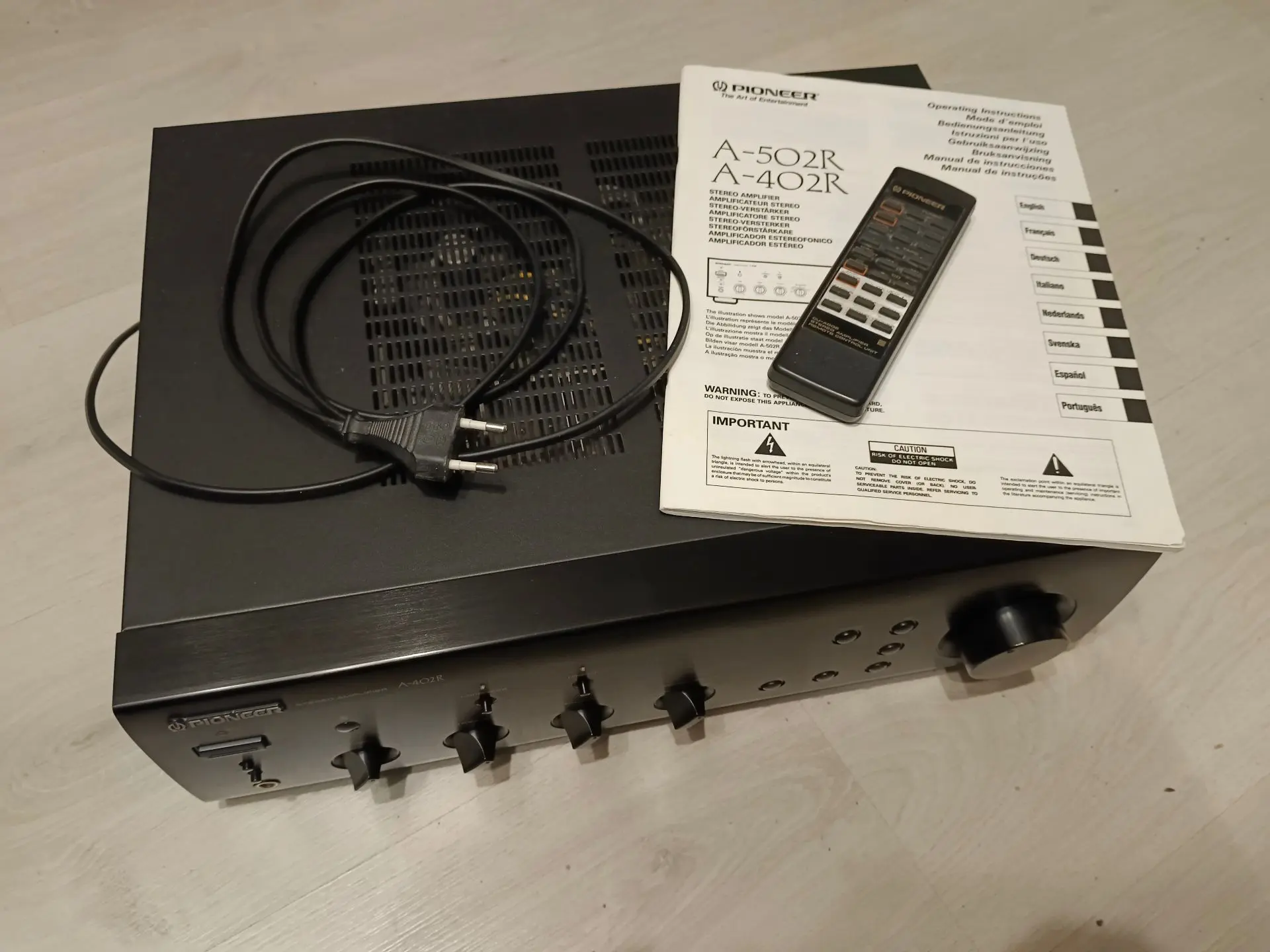 Решил расстаться со своим звуковым усилителем Pioneer A-402R. Настоящая японская вещь и...