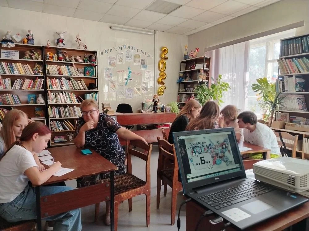 День Молодёжи: путешествие по культуре народов России! 
В День Молодёжи наши ученики вместе с советн