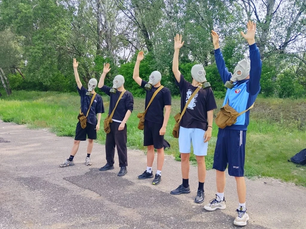 Второй день на полигоне — и наши парни из 8-х и 10-х классов уже втянулись в ритм! Вчер...