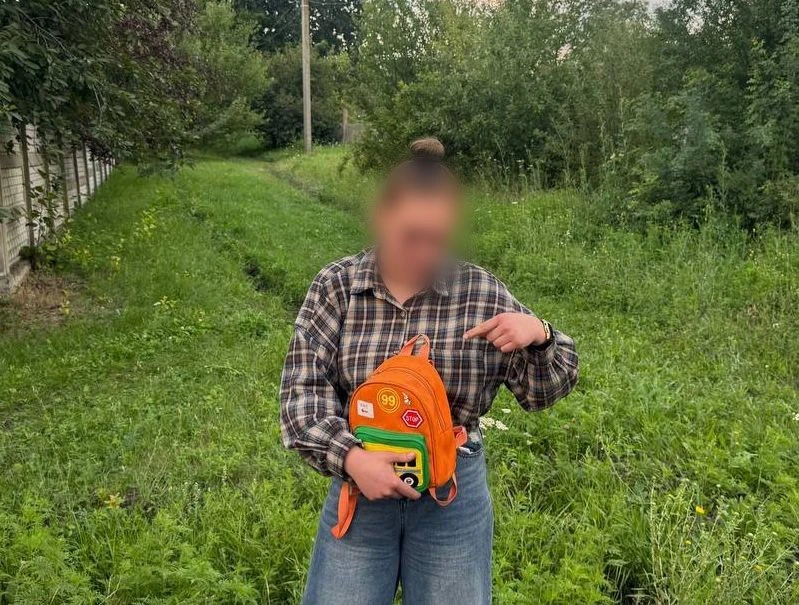 В Шахтёрске 23-летняя закладчица замаскировала наркотики под пачку сухариков… — публикация канала «Типичный Донецк»