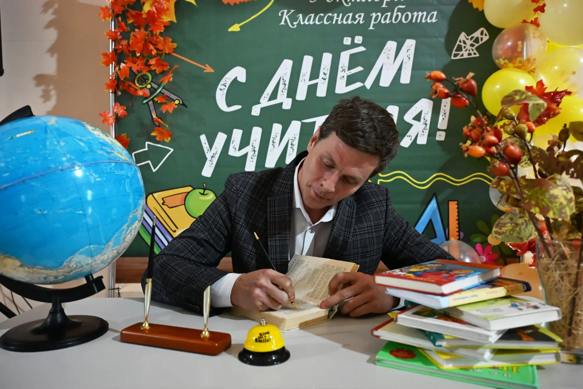 Сегодня праздник, который на 100% касается каждого из нас — День учителя.