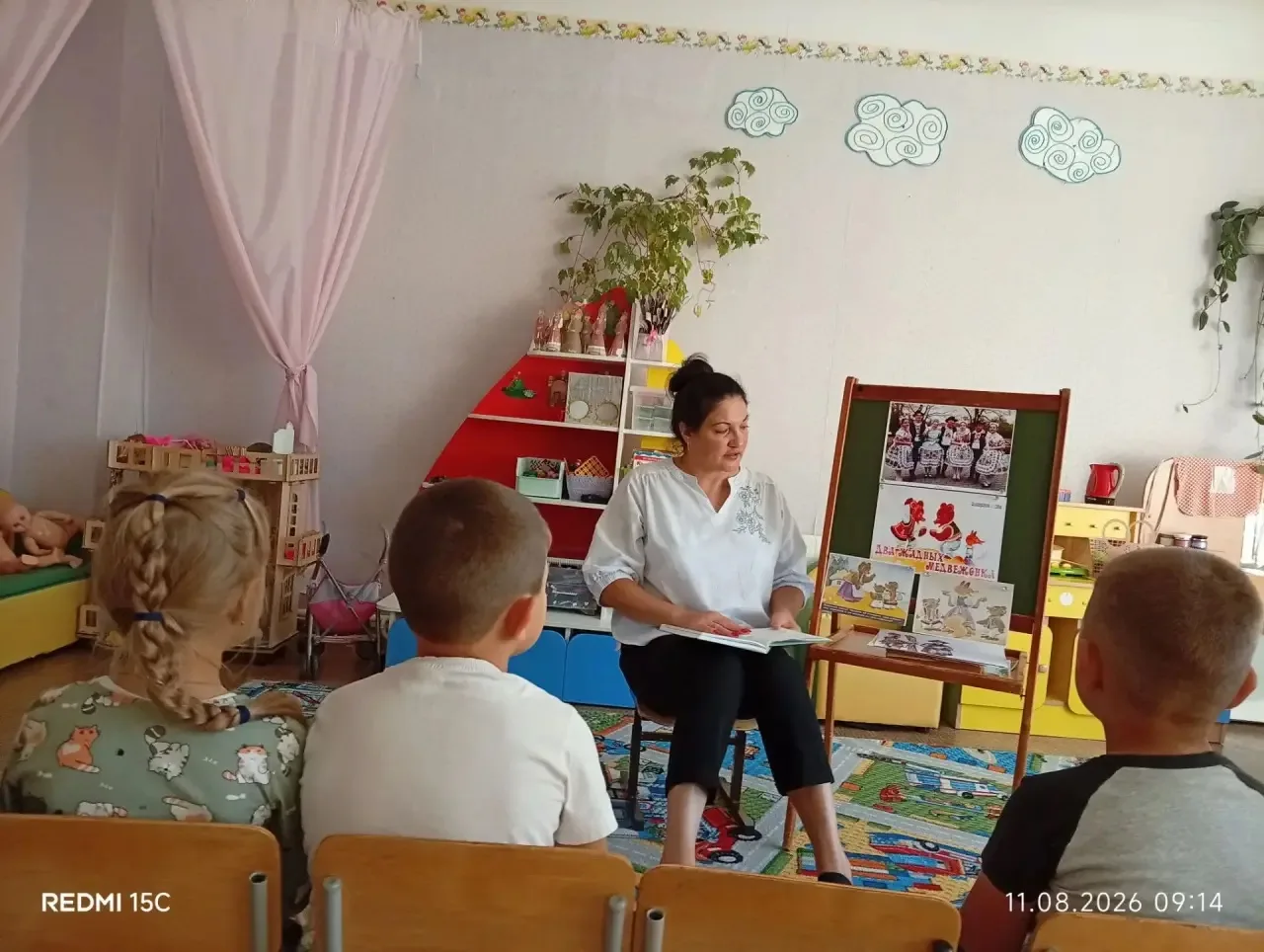 День сказок народов мира. Прочли венгерскую сказки "Два жадных медвежонка", нанайскую с...
