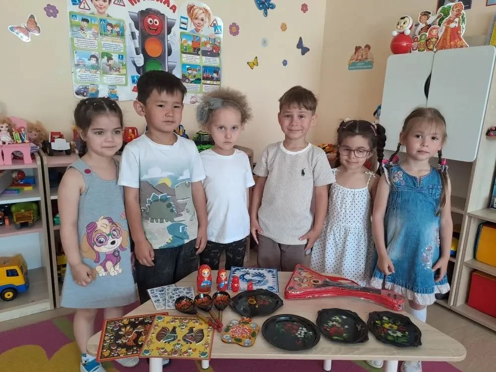 В дошкольном отделении "Чебурашка" состоялось познавательное тематическое занятие, посвященное русск