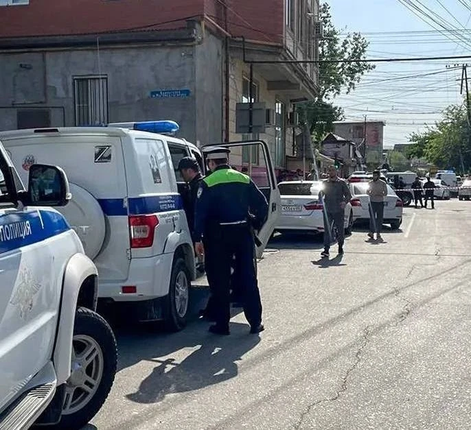 ⚡️В Махачкале женщина напала на полицейского с ножом из-за пьяного водителя

Рано утром в Махачкале 