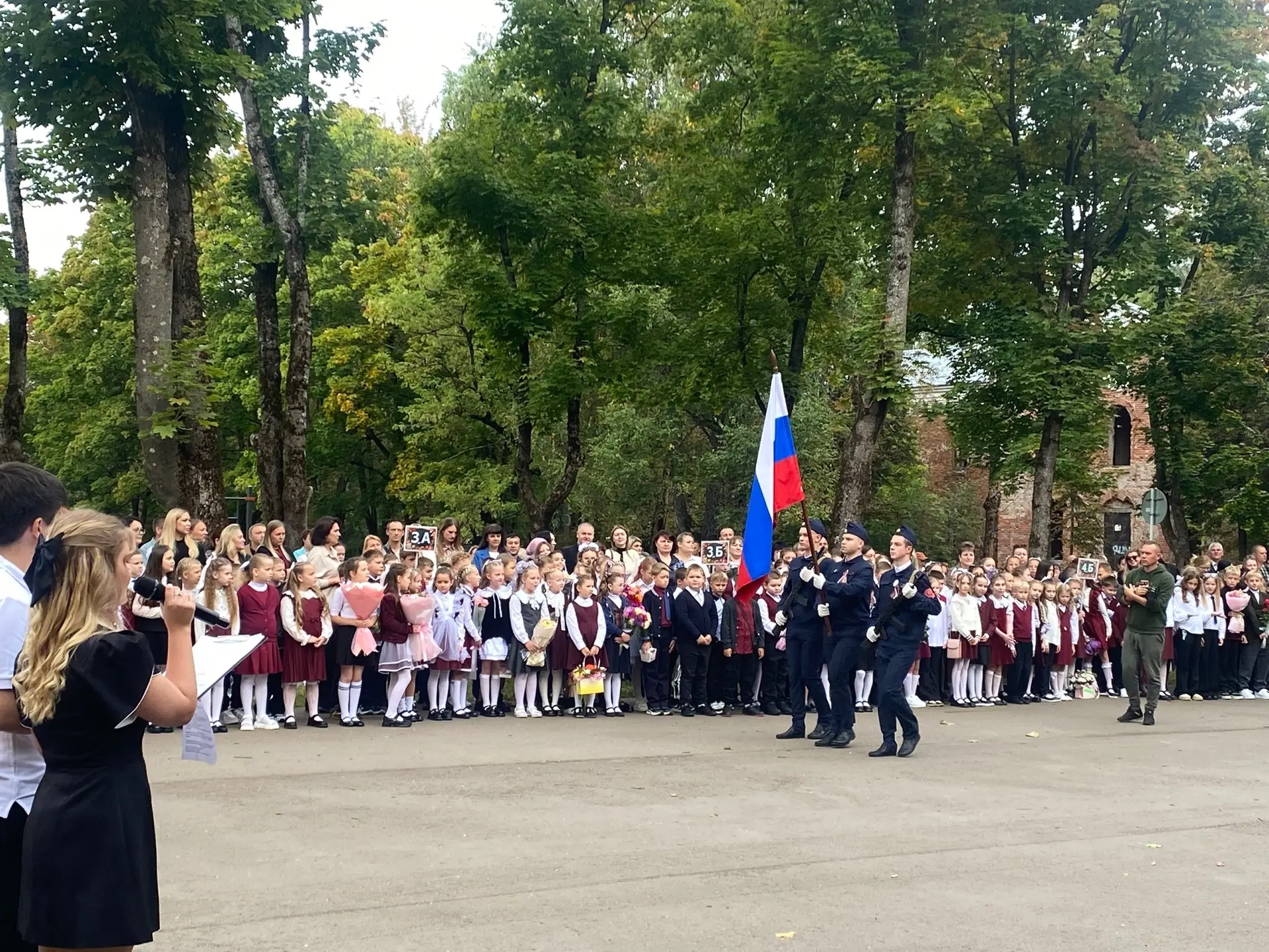 🎉 1 сентября в школе‑гимназии города Ярцево: праздник знаний и добрых слов! 🎉