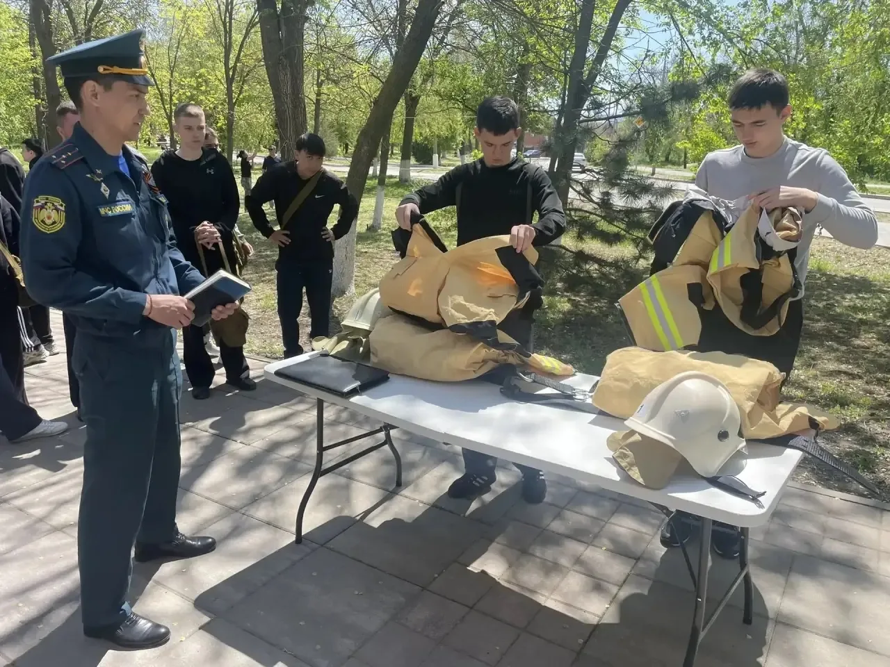 В парке «Дружба» состоялся  республиканский слёт «Джангрин баатрмуд»  6 мая, в преддверии 81-й годов