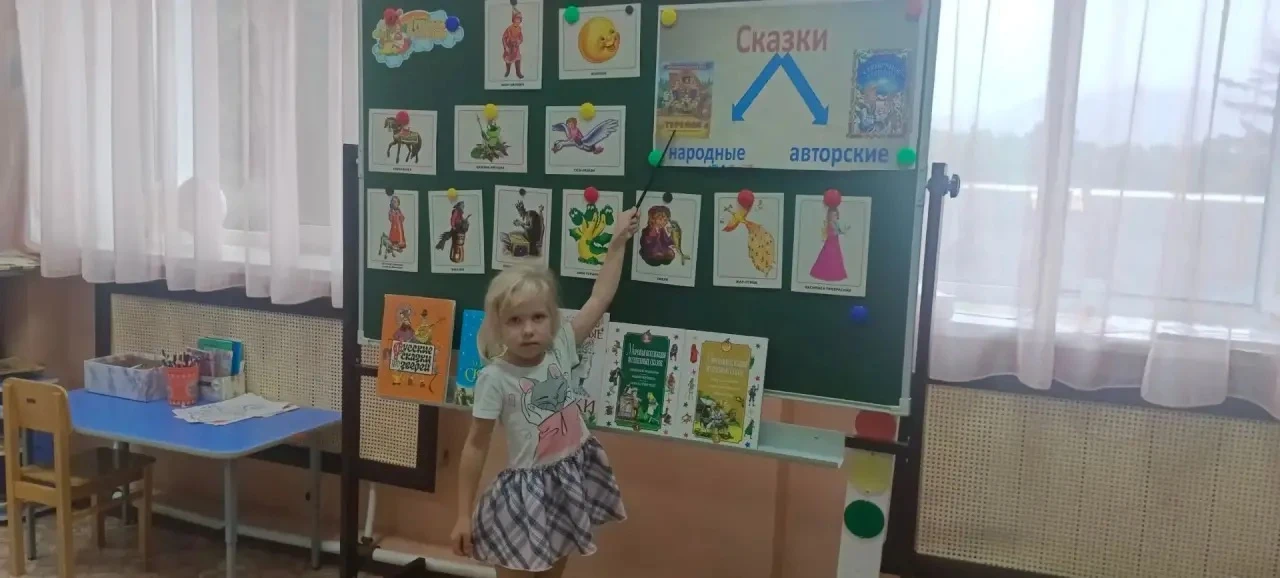 Ребята группы Умка  вместе с воспитателем Глазкова Е А окунулись в волшебный мир сказок...