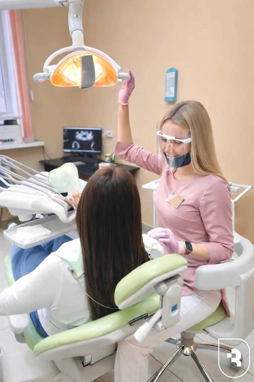🦷Эксперт СГМУ рассказала, как сохранить здоровье зубов в мегаполисе

«Почему зубы портятся, даже ес