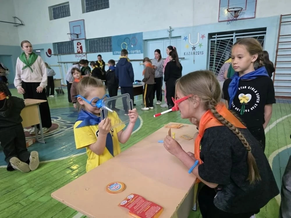 🎲 День настольных игр в нашем летнем лагере: гаджеты отдыхают, азарт зашкаливает!

Сегодня в летнем