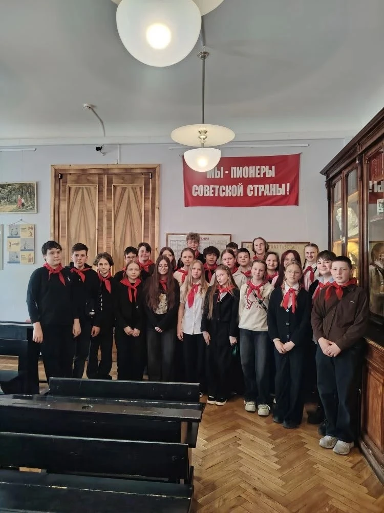 📜 Путешествие во времени: 7Б в музее Политической истории  Ученики 7Б класса побывали на необычном м
