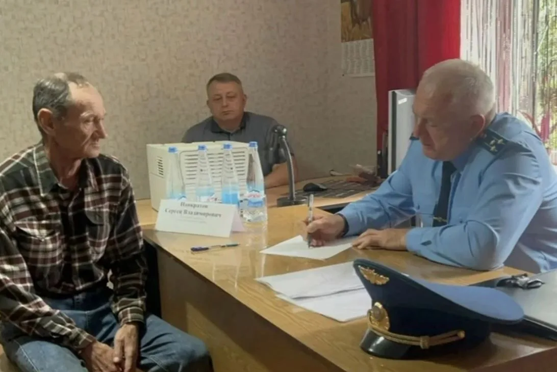 Зам.прокурора ЛНР провел выездной прием граждан в пункте временного размещения

❗️ Мероприятие орган
