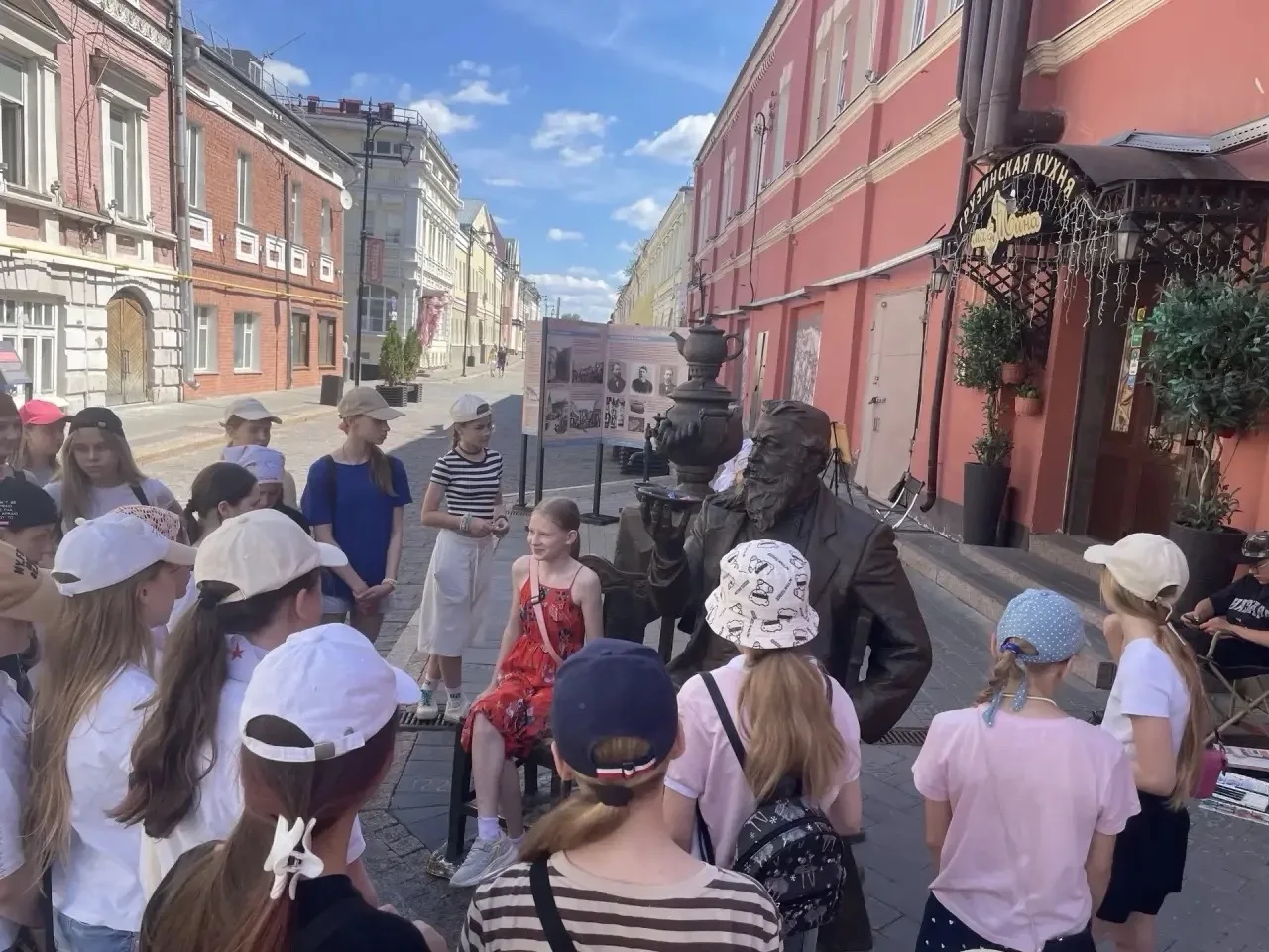 📌 Девятый день в лагере «Живем в России единой!»

После завтрака отряды разошлись по интересам:
🎵 
