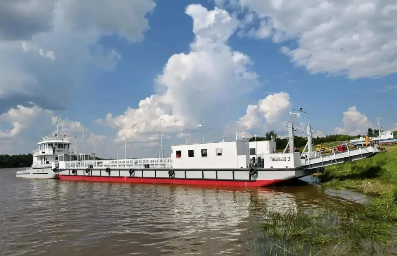 🛳 В Омске спустили на воду буксир и паром, которые будут использоваться в Тобольске

Суда будут зад