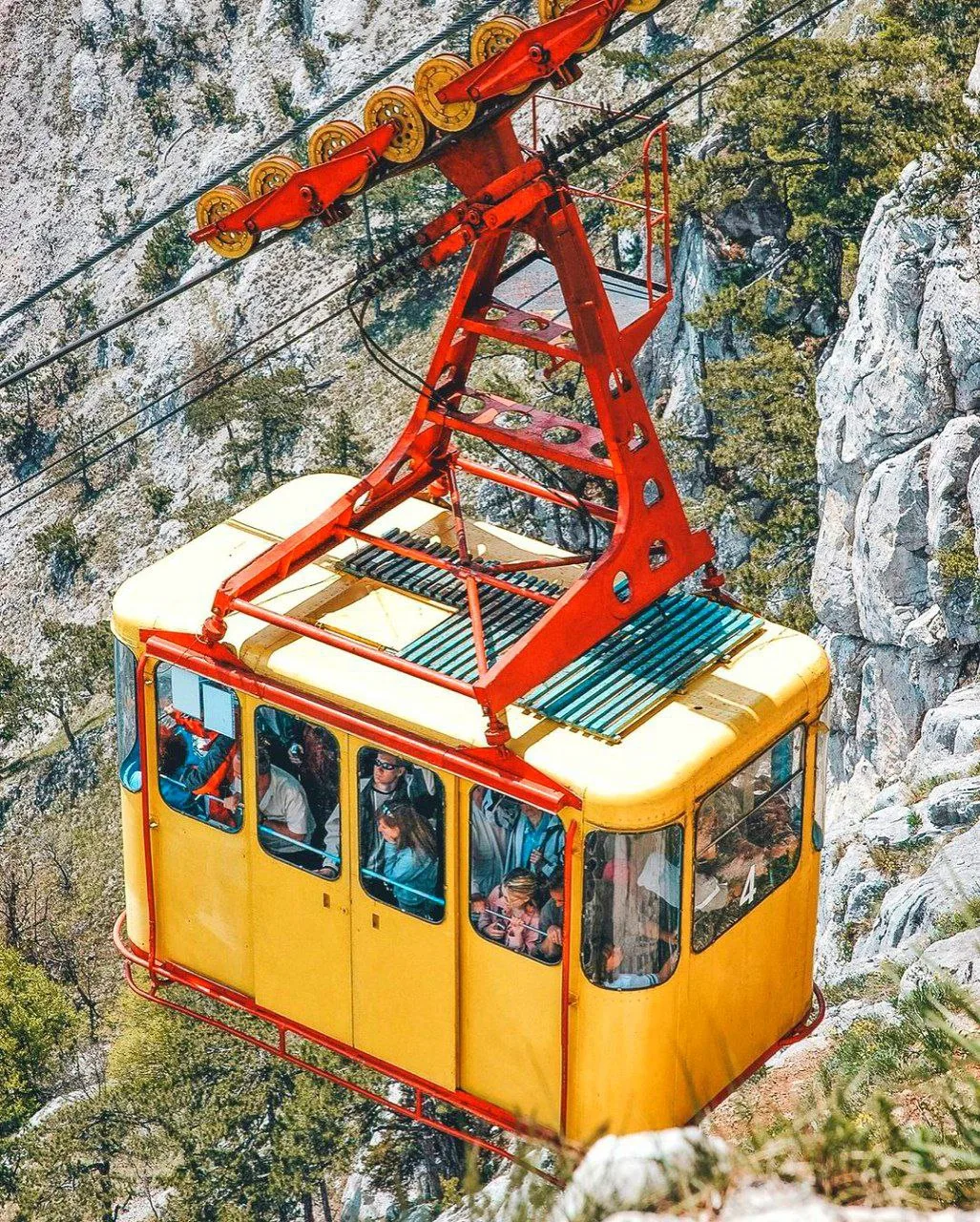 🚡 Канатная дорога «Мисхор — Ай-Петри»  Горная вершина Ай-Петри в Крымских горах — настоящая визитная