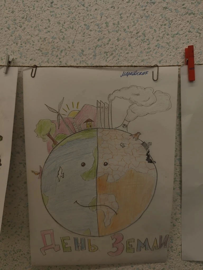 🌍 Выставка рисунков «День Земли» в 4З классе  Сегодня в 4З классе открылась выставка, посвящённая Дн