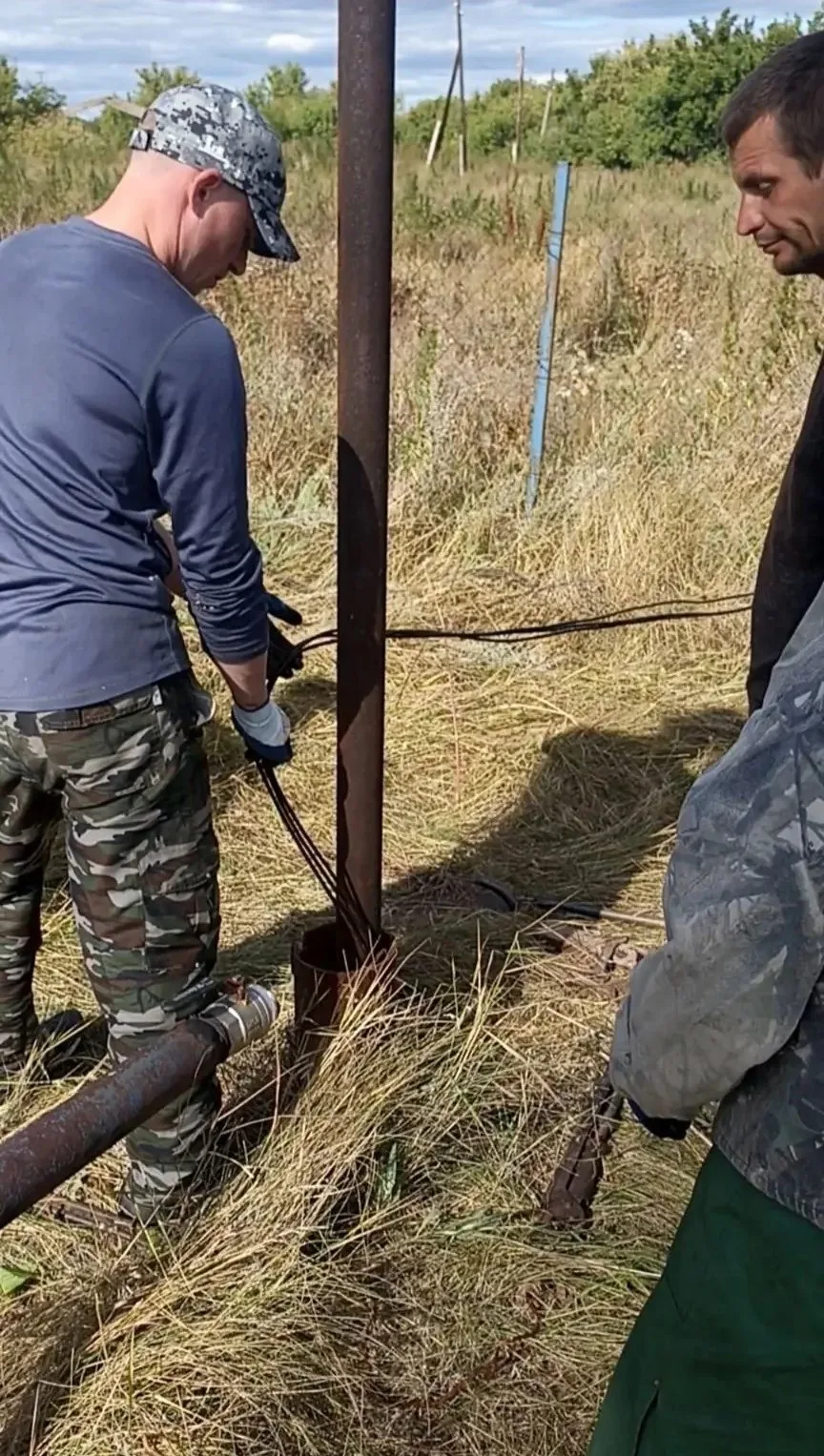 В селе Кошели заменили неисправный глубинный насос на скважине. Замена оборудования ста...