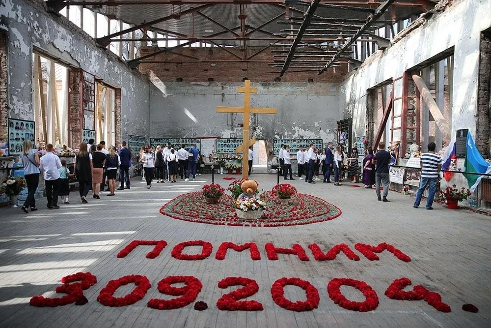 Это случилось в первый день учебного года, во время школьного праздника — 1 сентября 20...