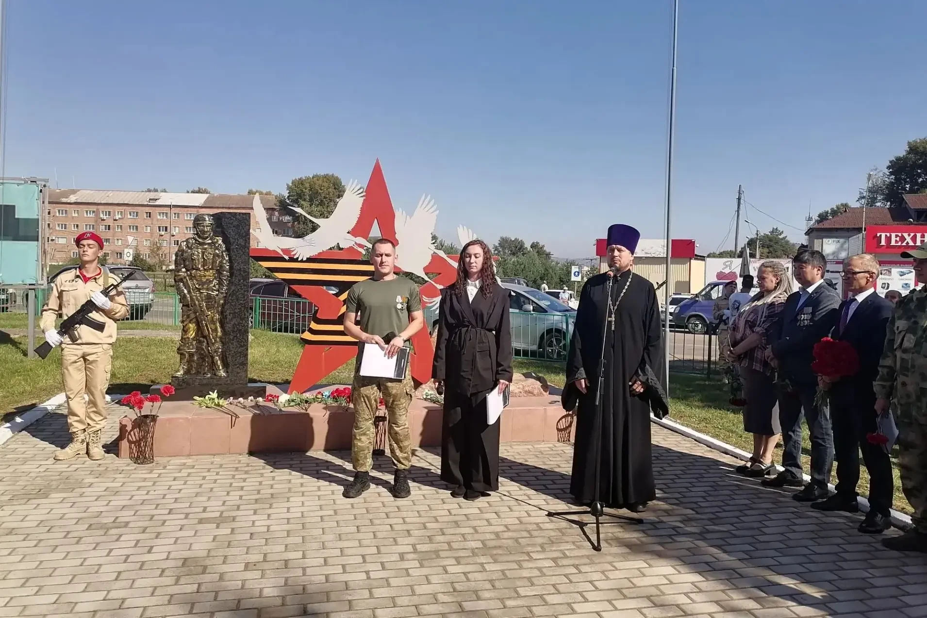 Священник принял участие в открытии Аллеи славы в Новосёлово