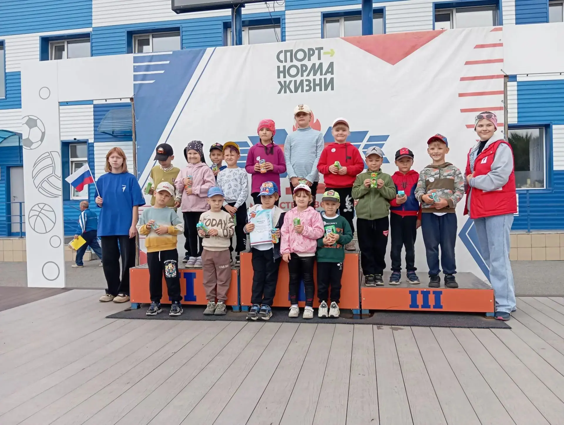 🇷🇺 В честь Дня Государственного флага Российской Федерации на стадионе «Юность» состо...